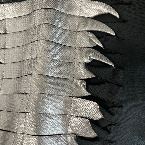 In perfect condition, an elegant T-shirt from the French brand IKKS in Small - Picture 3 of 10